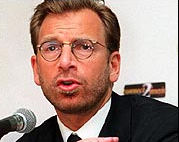 Warner CEO defends Music DRM