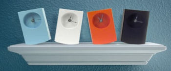 Wiggle Wiggle clock rocks side to side