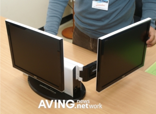 Dual 15″ monitors connected together to make the configurable from BTC