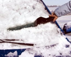 Rechargeable cordless heated ice scraper