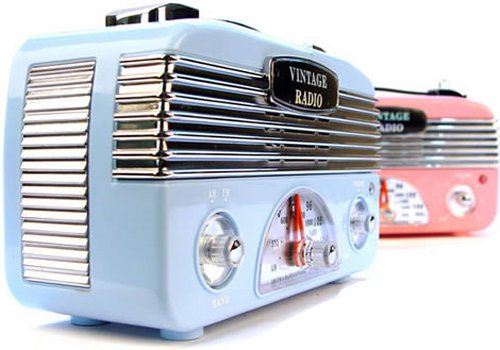 Design Town vintage style radio