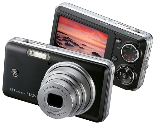 General Imaging E1235 12-megapixel digital camera branded for GE