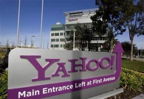 Microsoft gives Yahoo 3 week deadline to accept an offer.
