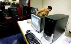 Cubans can now buy first legal PCs