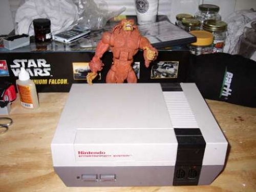 Nintendo NES case becomes lunchbox, holds stuff