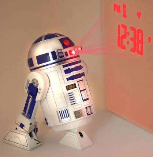R2-D2 alarm clock projects the time