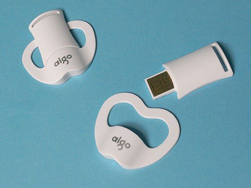 Aigo USB drive doubles as a paperclip
