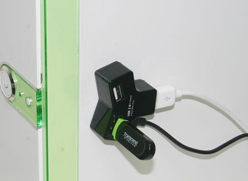 Magnetic USB hub is useful