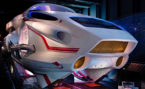 Huge spaceship built in Germany: Giant kid toy