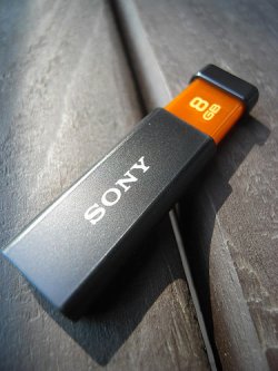 Sony to sell MirocoVault USB drives with preloaded content