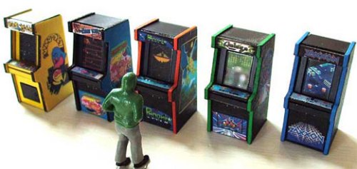 Tiny vintage Arcade & Pinball machines