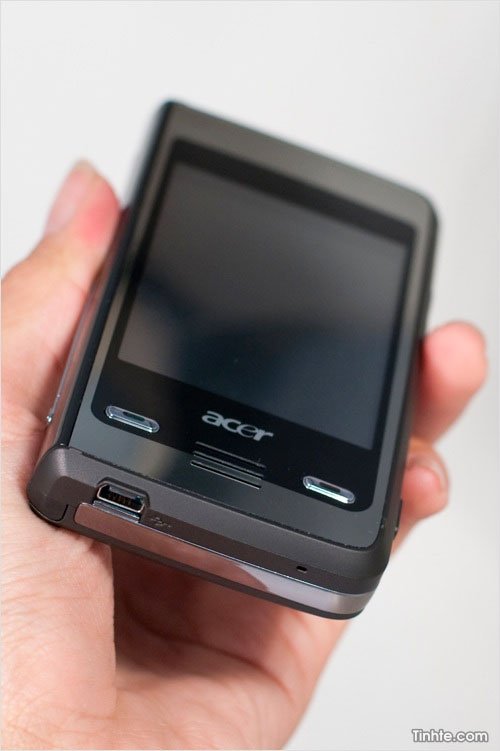 Acer’s dual-side, dual-cam touch phones