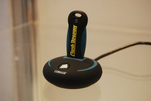 Corsair Flash Voyager Port