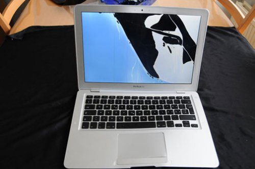 MacBook Air survives plane crash