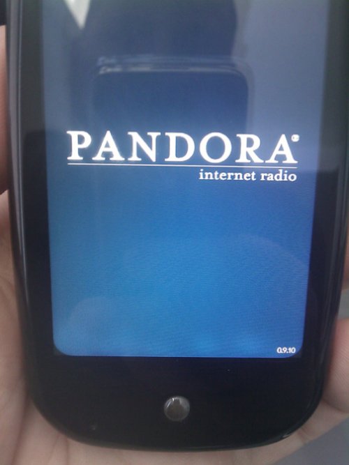 New Palm Pre owners report screen discoloration