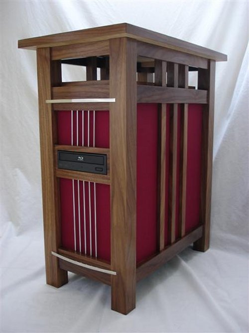 Jeffrey Stephenson’s retro side table/computer system