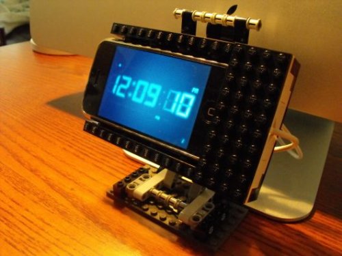 Swiveling DIY Lego iPhone dock
