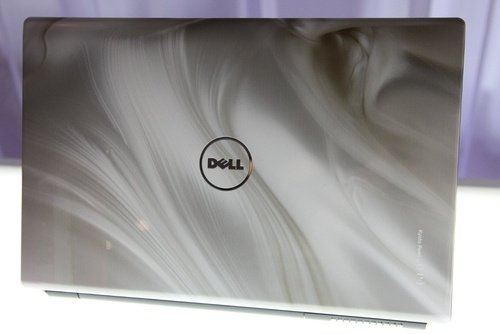 Dell puts nail polish on laptops Dell puts nail polish on laptops