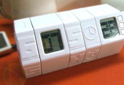 Twist Alarm Clock wakes you and your brain