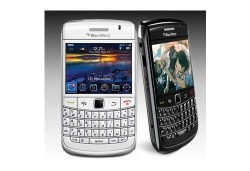 BlackBerry 9700 in white definitely coming soon