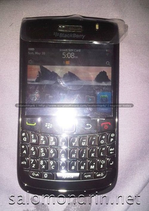 BlackBerry 9780 packs OS 6 in Bold Form Factor