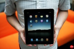 iPad 2 cover lens supply bottlenecked