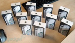 White iPhone 4s spotted shipping to Belgium